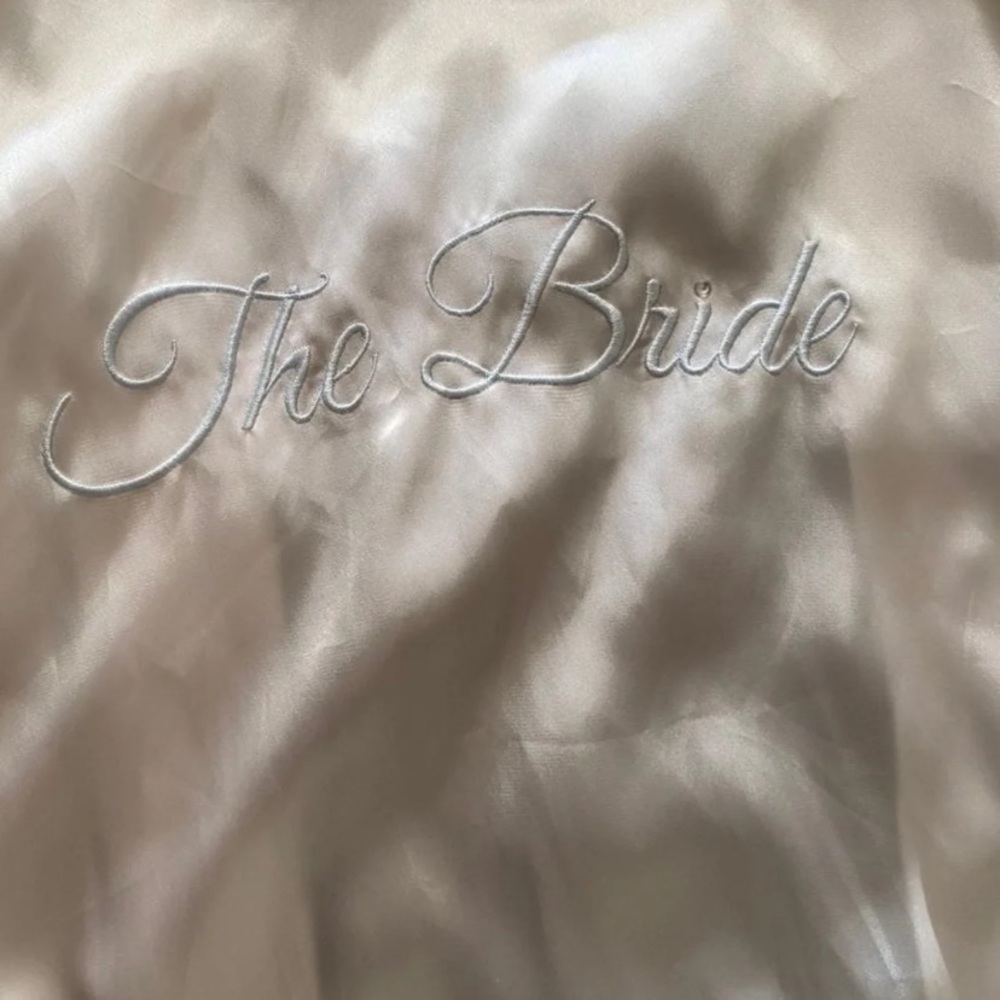 Bride robe - Picture 2 of 3
